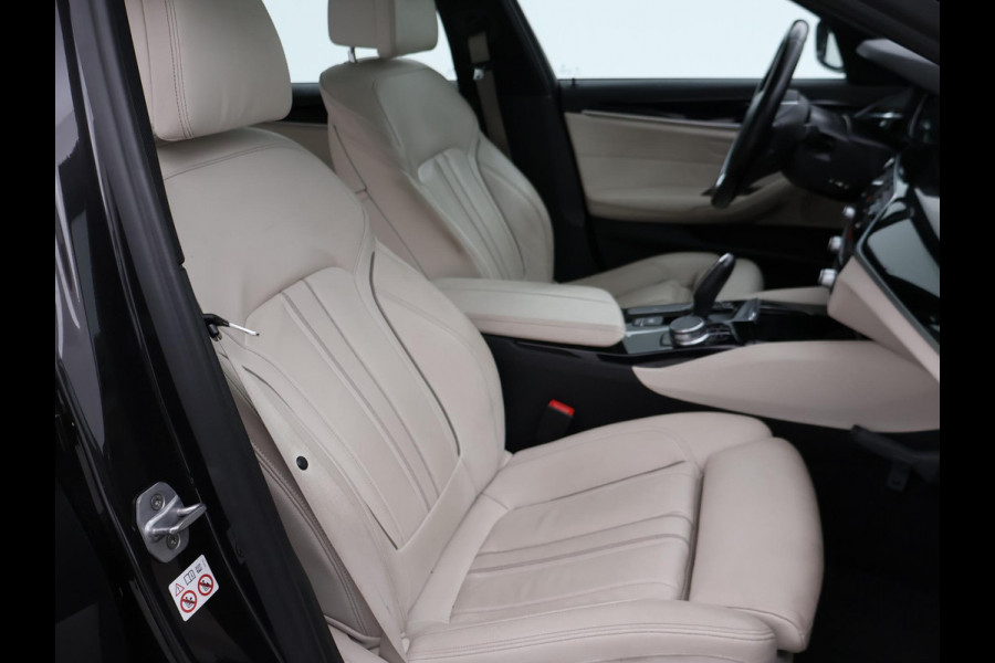 BMW 5 Serie Touring 520i H.E. 184 PK AUT. LUXURY LINE + COMFORTZETELS | AFN. TREKHAAK | PANORAMA | LIVE COCKPIT | ADAPTIVE CRUISE