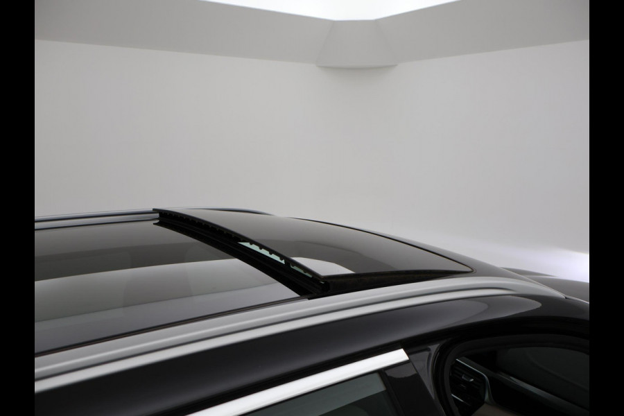 BMW 5 Serie Touring 520i H.E. 184 PK AUT. LUXURY LINE + COMFORTZETELS | AFN. TREKHAAK | PANORAMA | LIVE COCKPIT | ADAPTIVE CRUISE