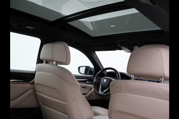 BMW 5 Serie Touring 520i H.E. 184 PK AUT. LUXURY LINE + COMFORTZETELS | AFN. TREKHAAK | PANORAMA | LIVE COCKPIT | ADAPTIVE CRUISE