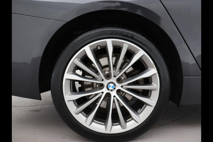 BMW 5 Serie Touring 520i H.E. 184 PK AUT. LUXURY LINE + COMFORTZETELS | AFN. TREKHAAK | PANORAMA | LIVE COCKPIT | ADAPTIVE CRUISE