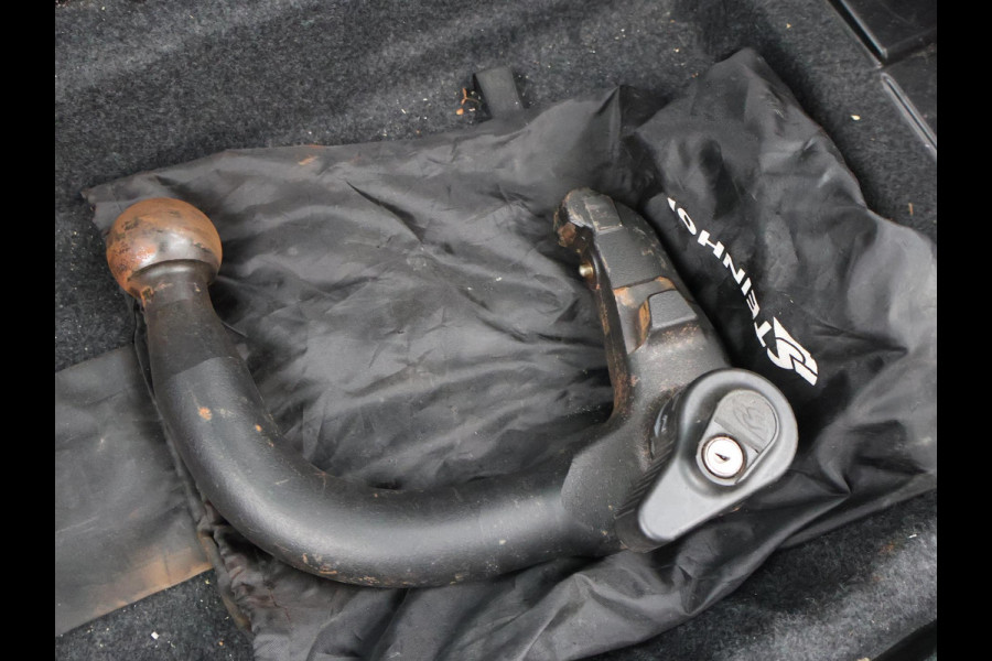 BMW 5 Serie Touring 520i H.E. 184 PK AUT. LUXURY LINE + COMFORTZETELS | AFN. TREKHAAK | PANORAMA | LIVE COCKPIT | ADAPTIVE CRUISE