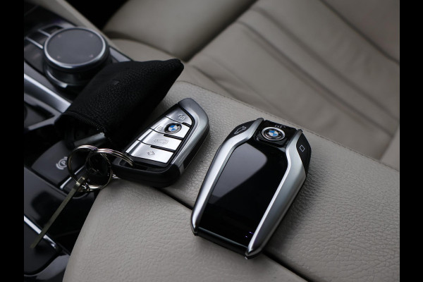 BMW 5 Serie Touring 520i H.E. 184 PK AUT. LUXURY LINE + COMFORTZETELS | AFN. TREKHAAK | PANORAMA | LIVE COCKPIT | ADAPTIVE CRUISE