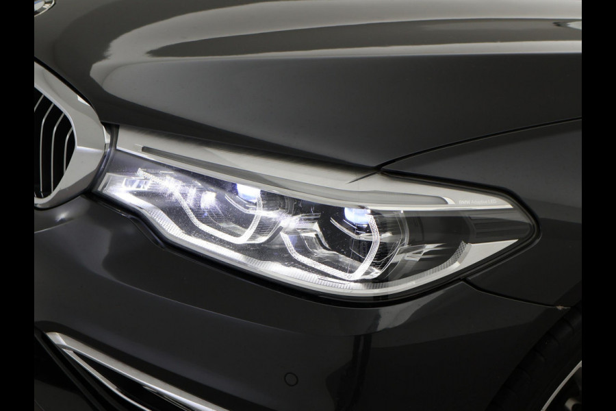 BMW 5 Serie Touring 520i H.E. 184 PK AUT. LUXURY LINE + COMFORTZETELS | AFN. TREKHAAK | PANORAMA | LIVE COCKPIT | ADAPTIVE CRUISE