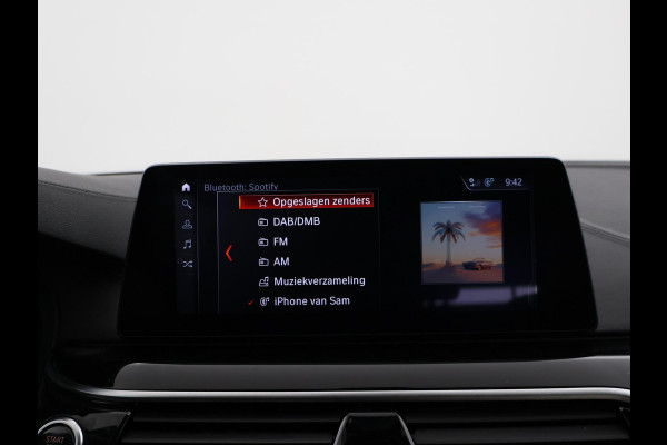 BMW 5 Serie Touring 520i H.E. 184 PK AUT. LUXURY LINE + COMFORTZETELS | AFN. TREKHAAK | PANORAMA | LIVE COCKPIT | ADAPTIVE CRUISE