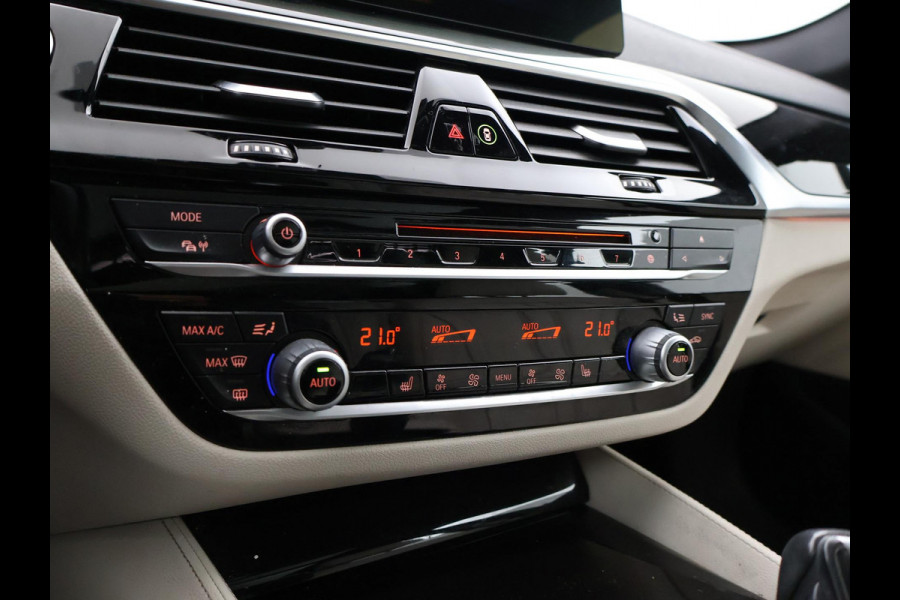 BMW 5 Serie Touring 520i H.E. 184 PK AUT. LUXURY LINE + COMFORTZETELS | AFN. TREKHAAK | PANORAMA | LIVE COCKPIT | ADAPTIVE CRUISE