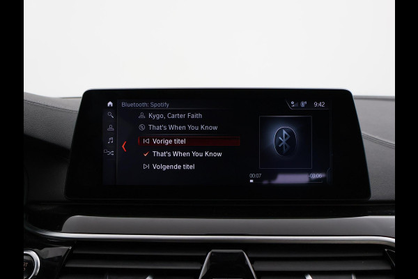 BMW 5 Serie Touring 520i H.E. 184 PK AUT. LUXURY LINE + COMFORTZETELS | AFN. TREKHAAK | PANORAMA | LIVE COCKPIT | ADAPTIVE CRUISE