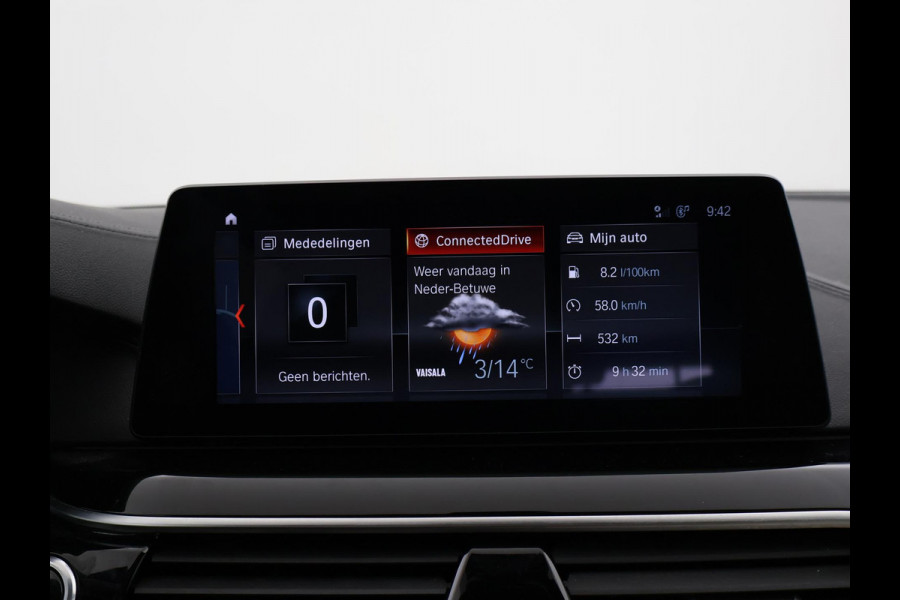 BMW 5 Serie Touring 520i H.E. 184 PK AUT. LUXURY LINE + COMFORTZETELS | AFN. TREKHAAK | PANORAMA | LIVE COCKPIT | ADAPTIVE CRUISE