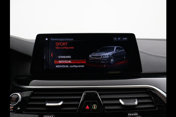 BMW 5 Serie Touring 520i H.E. 184 PK AUT. LUXURY LINE + COMFORTZETELS | AFN. TREKHAAK | PANORAMA | LIVE COCKPIT | ADAPTIVE CRUISE