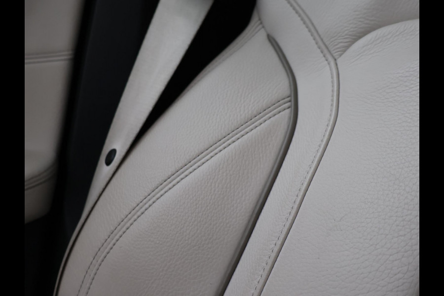 BMW 5 Serie Touring 520i H.E. 184 PK AUT. LUXURY LINE + COMFORTZETELS | AFN. TREKHAAK | PANORAMA | LIVE COCKPIT | ADAPTIVE CRUISE