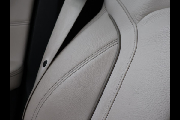 BMW 5 Serie Touring 520i H.E. 184 PK AUT. LUXURY LINE + COMFORTZETELS | AFN. TREKHAAK | PANORAMA | LIVE COCKPIT | ADAPTIVE CRUISE