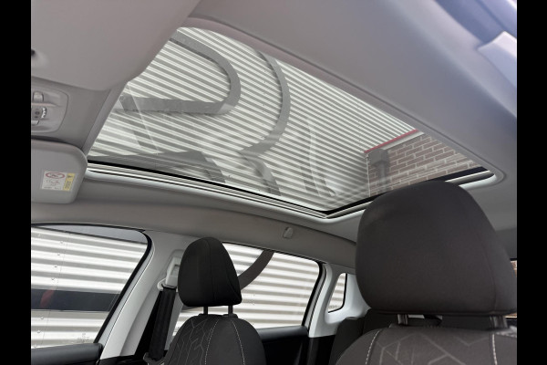 Peugeot 2008 1.2 PureTech Blue Lion 2e Eigenaar|Navi|Pano|Trekhaak|Airco|Cruise|PDC|Carplay|N.A.P|APK tot 05-2027