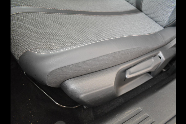 Peugeot 2008 1.2 Hybrid 136 Allure | Navigatie | Parkeer Camera |
