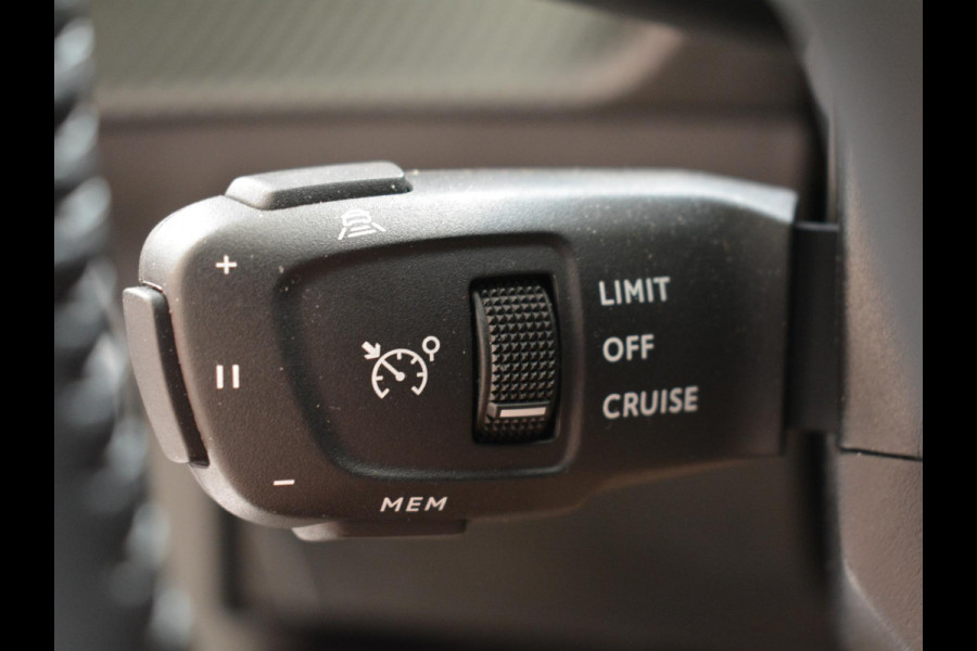 Peugeot 2008 1.2 Hybrid 136 Allure | Navigatie | Parkeer Camera |