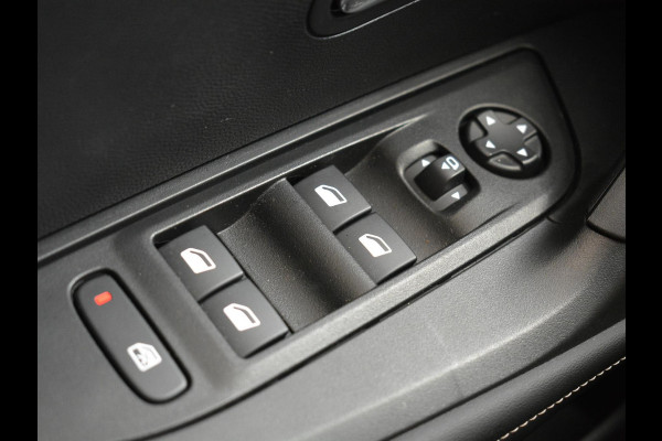 Peugeot 2008 1.2 Hybrid 136 Allure | Navigatie | Parkeer Camera |