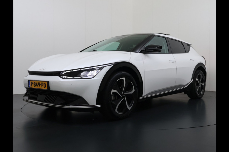 Kia Ev6 Plus Advanced 77.4 kWh Leer Schuif-kanteldak Camera Adap.Cruise Warmtepomp V2L Elektr.-Stoel-Massage+Ventilatie+Verwarmd+Memory  SOH 100% DAB Elek.Achterklep Lmv 20" Lane Assist Privacy Glas 1.600kg Trekvermogen! 1e Eigenaar Dealeronderhouden Origineel Nederlandse Auto Nieuwprijs €53.860,- snelladen tot 240 KW