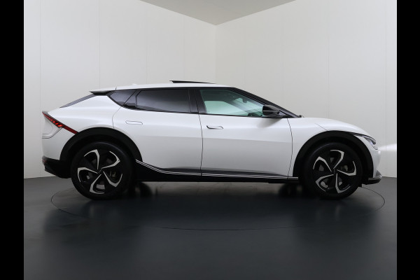 Kia Ev6 Plus Advanced 77.4 kWh Leer Schuif-kanteldak Camera Adap.Cruise Warmtepomp V2L Elektr.-Stoel-Massage+Ventilatie+Verwarmd+Memory  SOH 100% DAB Elek.Achterklep Lmv 20" Lane Assist Privacy Glas 1.600kg Trekvermogen! 1e Eigenaar Dealeronderhouden Origineel Nederlandse Auto Nieuwprijs €53.860,- snelladen tot 240 KW