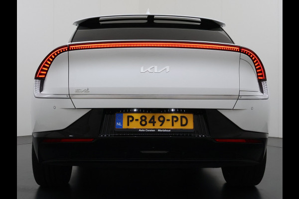 Kia Ev6 Plus Advanced 77.4 kWh Leer Schuif-kanteldak Camera Adap.Cruise Warmtepomp V2L Elektr.-Stoel-Massage+Ventilatie+Verwarmd+Memory  SOH 100% DAB Elek.Achterklep Lmv 20" Lane Assist Privacy Glas 1.600kg Trekvermogen! 1e Eigenaar Dealeronderhouden Origineel Nederlandse Auto Nieuwprijs €53.860,- snelladen tot 240 KW