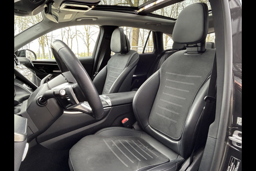Mercedes-Benz GLC 400e 4Matic AMG 381pk // Panorama dak // Trekhaak // Rijassistentiepakket // Distronic // 360 Camera // 20" AMG // Carplay