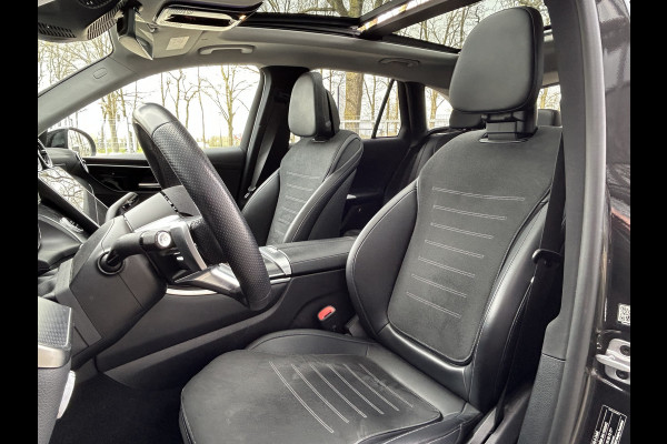 Mercedes-Benz GLC 400e 4Matic AMG 381pk // Panorama dak // Trekhaak // Rijassistentiepakket // Distronic // 360 Camera // 20" AMG // Carplay