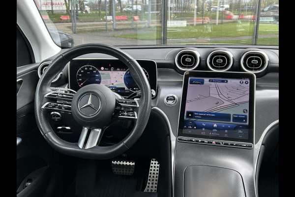 Mercedes-Benz GLC 400e 4Matic AMG 381pk // Panorama dak // Trekhaak // Rijassistentiepakket // Distronic // 360 Camera // 20" AMG // Carplay
