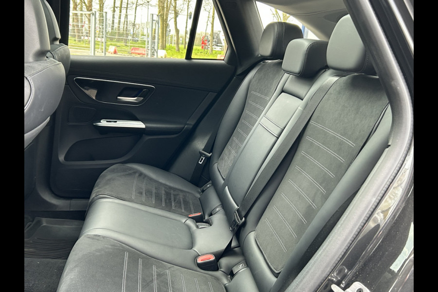 Mercedes-Benz GLC 400e 4Matic AMG 381pk // Panorama dak // Trekhaak // Rijassistentiepakket // Distronic // 360 Camera // 20" AMG // Carplay