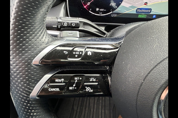 Mercedes-Benz GLC 400e 4Matic AMG 381pk // Panorama dak // Trekhaak // Rijassistentiepakket // Distronic // 360 Camera // 20" AMG // Carplay