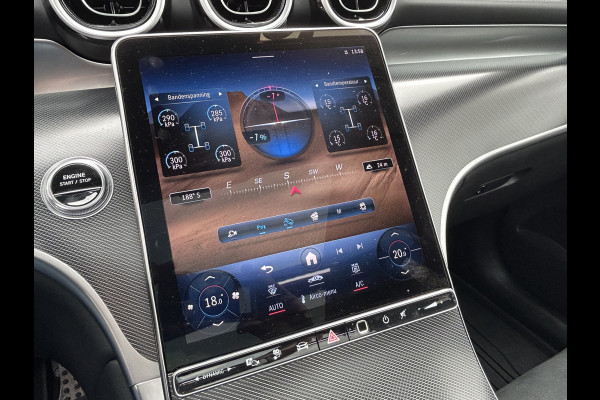 Mercedes-Benz GLC 400e 4Matic AMG 381pk // Panorama dak // Trekhaak // Rijassistentiepakket // Distronic // 360 Camera // 20" AMG // Carplay