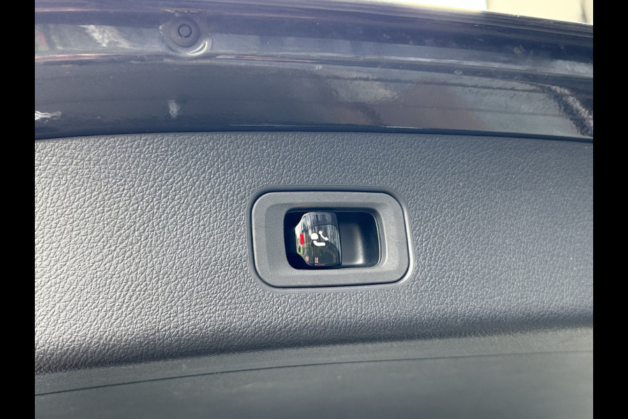 Mercedes-Benz GLC 400e 4Matic AMG 381pk // Panorama dak // Trekhaak // Rijassistentiepakket // Distronic // 360 Camera // 20" AMG // Carplay