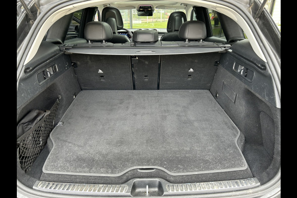 Mercedes-Benz GLC 400e 4Matic AMG 381pk // Panorama dak // Trekhaak // Rijassistentiepakket // Distronic // 360 Camera // 20" AMG // Carplay