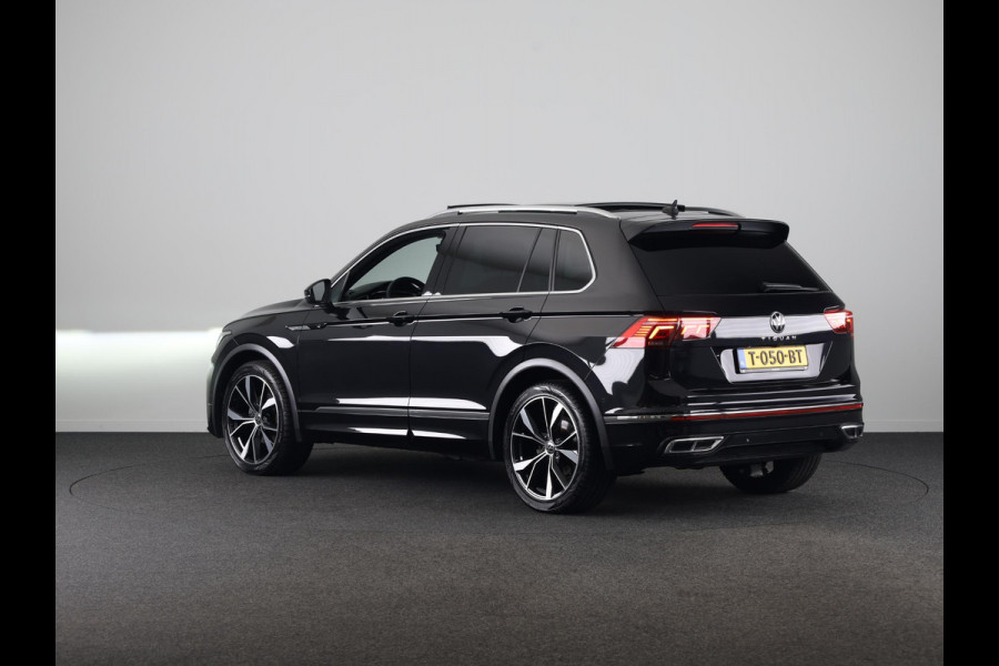 Volkswagen Tiguan 1.5 TSI R-Line Business 150 pk Automaat (DSG) | Verlengde garantie | Navigatie | Panoramadak | Trekhaak (wegklapbaar) | Parkeersensoren (Park assist) | Achteruitrijcamera | Stoelverwarming | R-Line |