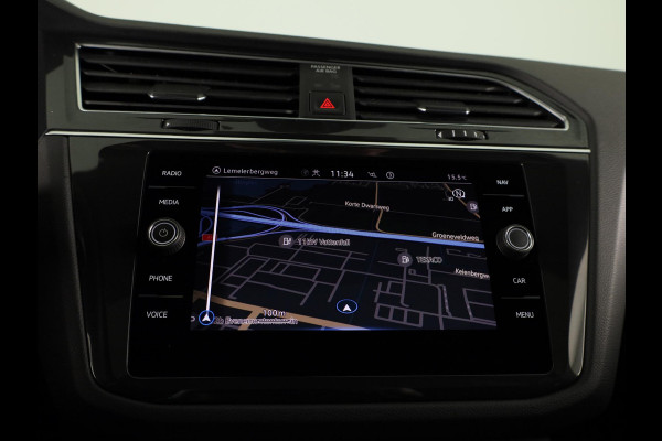 Volkswagen Tiguan 1.5 TSI R-Line Business 150 pk Automaat (DSG) | Verlengde garantie | Navigatie | Panoramadak | Trekhaak (wegklapbaar) | Parkeersensoren (Park assist) | Achteruitrijcamera | Stoelverwarming | R-Line |