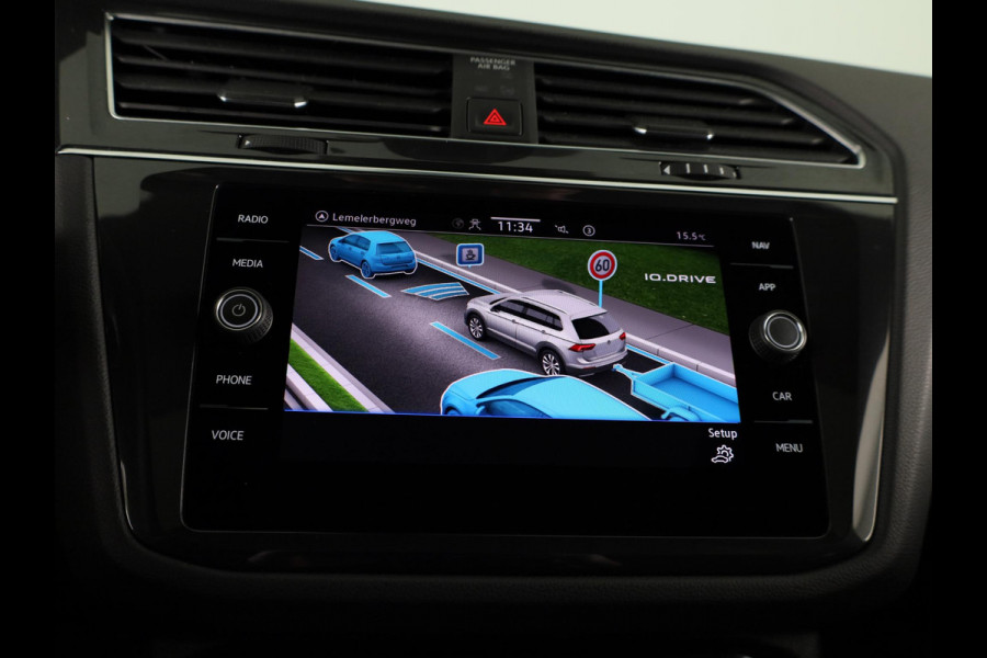 Volkswagen Tiguan 1.5 TSI R-Line Business 150 pk Automaat (DSG) | Verlengde garantie | Navigatie | Panoramadak | Trekhaak (wegklapbaar) | Parkeersensoren (Park assist) | Achteruitrijcamera | Stoelverwarming | R-Line |