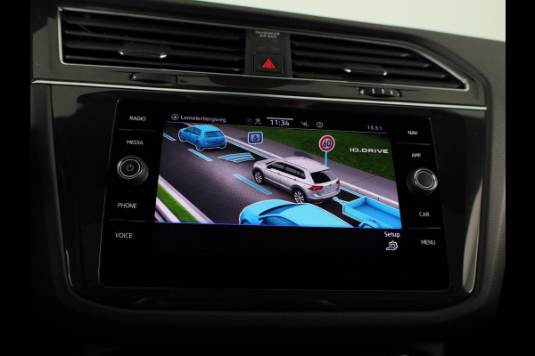 Volkswagen Tiguan 1.5 TSI R-Line Business 150 pk Automaat (DSG) | Verlengde garantie | Navigatie | Panoramadak | Trekhaak (wegklapbaar) | Parkeersensoren (Park assist) | Achteruitrijcamera | Stoelverwarming | R-Line |