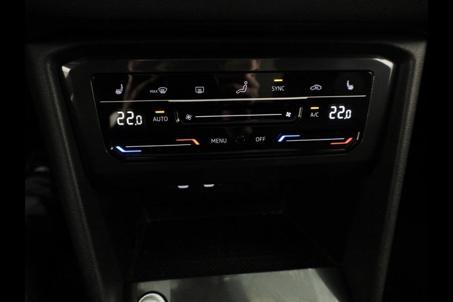 Volkswagen Tiguan 1.5 TSI R-Line Business 150 pk Automaat (DSG) | Verlengde garantie | Navigatie | Panoramadak | Trekhaak (wegklapbaar) | Parkeersensoren (Park assist) | Achteruitrijcamera | Stoelverwarming | R-Line |