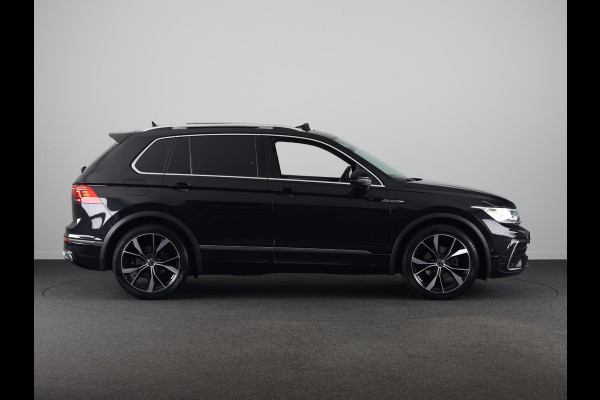 Volkswagen Tiguan 1.5 TSI R-Line Business 150 pk Automaat (DSG) | Verlengde garantie | Navigatie | Panoramadak | Trekhaak (wegklapbaar) | Parkeersensoren (Park assist) | Achteruitrijcamera | Stoelverwarming | R-Line |