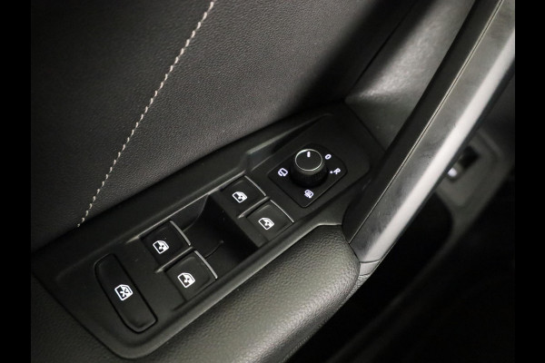 Volkswagen Tiguan 1.5 TSI R-Line Business 150 pk Automaat (DSG) | Verlengde garantie | Navigatie | Panoramadak | Trekhaak (wegklapbaar) | Parkeersensoren (Park assist) | Achteruitrijcamera | Stoelverwarming | R-Line |