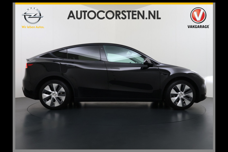 Tesla Model Y 300pk Warmtepomp LFP-Accu Leer Lmv Camera's Panoramadak Adap.Cruise Navi Ecc SOH 92% RWD Autopilot Stoel+Stuur+Achterbank Verwarming Elek.Achterklep Dodehoek detector Draadloze telefoonlader 1e Eigenaar Fabrieksgarantie op Motor en Accu tot 13-12-2030/160.000km 1.600KG-Trekvermogen
