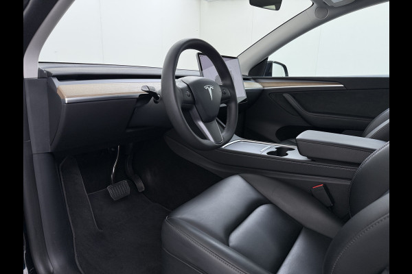 Tesla Model Y 300pk Warmtepomp LFP-Accu Leer Lmv Camera's Panoramadak Adap.Cruise Navi Ecc SOH 92% RWD Autopilot Stoel+Stuur+Achterbank Verwarming Elek.Achterklep Dodehoek detector Draadloze telefoonlader 1e Eigenaar Fabrieksgarantie op Motor en Accu tot 13-12-2030/160.000km 1.600KG-Trekvermogen