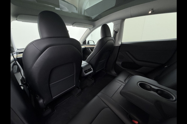 Tesla Model Y 300pk Warmtepomp LFP-Accu Leer Lmv Camera's Panoramadak Adap.Cruise Navi Ecc SOH 92% RWD Autopilot Stoel+Stuur+Achterbank Verwarming Elek.Achterklep Dodehoek detector Draadloze telefoonlader 1e Eigenaar Fabrieksgarantie op Motor en Accu tot 13-12-2030/160.000km 1.600KG-Trekvermogen