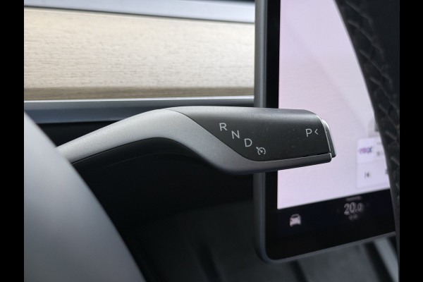 Tesla Model Y 300pk Warmtepomp LFP-Accu Leer Lmv Camera's Panoramadak Adap.Cruise Navi Ecc SOH 92% RWD Autopilot Stoel+Stuur+Achterbank Verwarming Elek.Achterklep Dodehoek detector Draadloze telefoonlader 1e Eigenaar Fabrieksgarantie op Motor en Accu tot 13-12-2030/160.000km 1.600KG-Trekvermogen