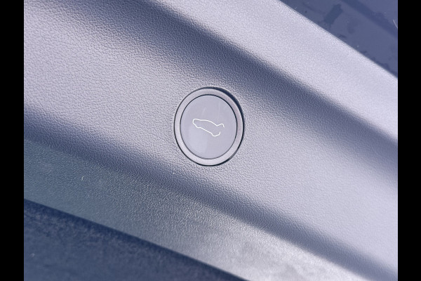 Tesla Model Y 300pk Warmtepomp LFP-Accu Leer Lmv Camera's Panoramadak Adap.Cruise Navi Ecc SOH 92% RWD Autopilot Stoel+Stuur+Achterbank Verwarming Elek.Achterklep Dodehoek detector Draadloze telefoonlader 1e Eigenaar Fabrieksgarantie op Motor en Accu tot 13-12-2030/160.000km 1.600KG-Trekvermogen