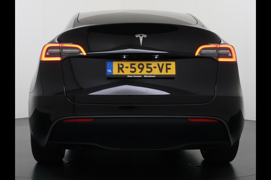 Tesla Model Y 300pk Warmtepomp LFP-Accu Leer Lmv Camera's Panoramadak Adap.Cruise Navi Ecc SOH 92% RWD Autopilot Stoel+Stuur+Achterbank Verwarming Elek.Achterklep Dodehoek detector Draadloze telefoonlader 1e Eigenaar Fabrieksgarantie op Motor en Accu tot 13-12-2030/160.000km 1.600KG-Trekvermogen