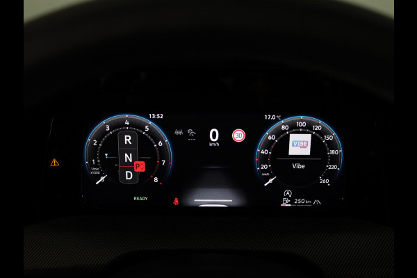 Volkswagen Golf 1.5 eTSI R-Line Edition 150 pk Automaat (DSG) | Verlengde garantie | Navigatie via App | Panoramadak | Parkeersensoren | Achteruitrijcamera | Stoelverwarming |
