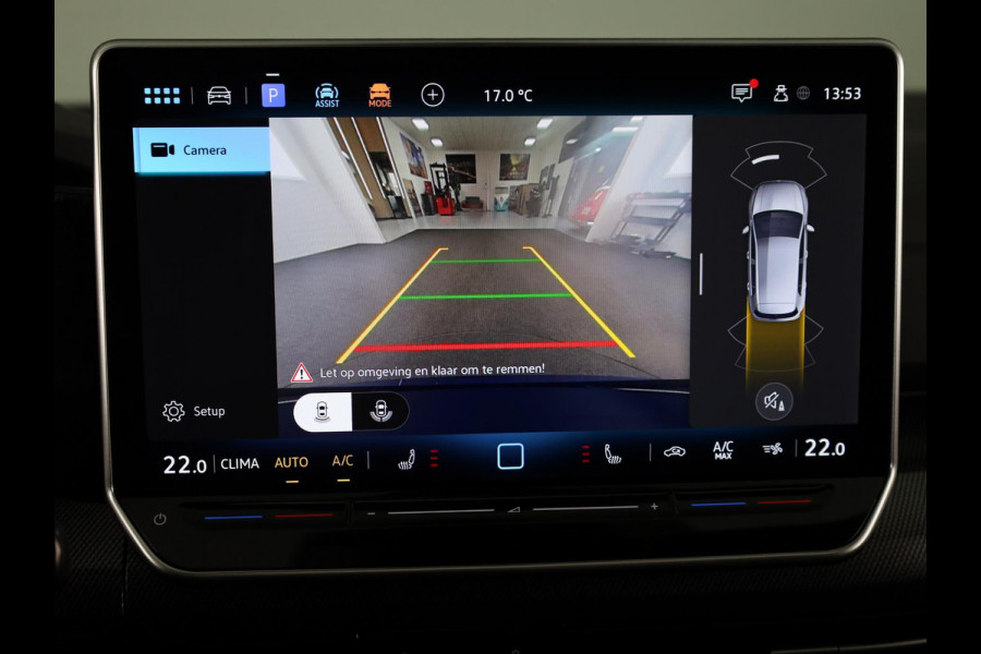 Volkswagen Golf 1.5 eTSI R-Line Edition 150 pk Automaat (DSG) | Verlengde garantie | Navigatie via App | Panoramadak | Parkeersensoren | Achteruitrijcamera | Stoelverwarming |