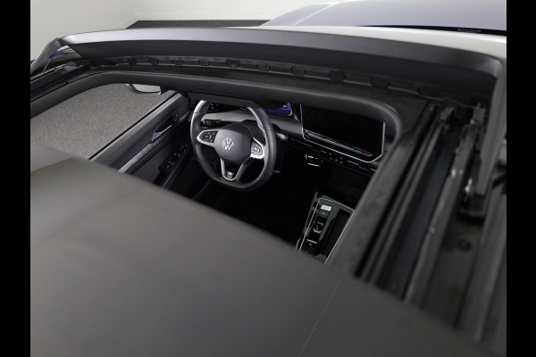 Volkswagen Golf 1.5 eTSI R-Line Edition 150 pk Automaat (DSG) | Verlengde garantie | Navigatie via App | Panoramadak | Parkeersensoren | Achteruitrijcamera | Stoelverwarming |