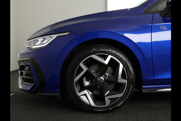 Volkswagen Golf 1.5 eTSI R-Line Edition 150 pk Automaat (DSG) | Verlengde garantie | Navigatie via App | Panoramadak | Parkeersensoren | Achteruitrijcamera | Stoelverwarming |