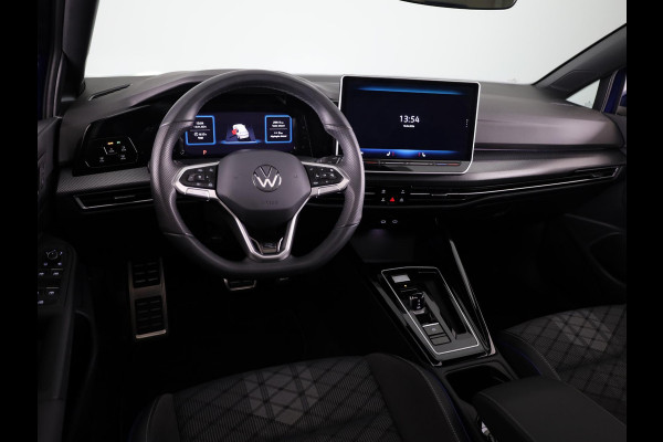Volkswagen Golf 1.5 eTSI R-Line Edition 150 pk Automaat (DSG) | Verlengde garantie | Navigatie via App | Panoramadak | Parkeersensoren | Achteruitrijcamera | Stoelverwarming |