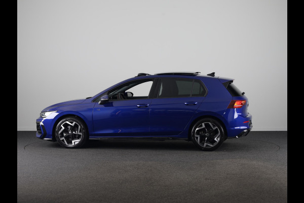 Volkswagen Golf 1.5 eTSI R-Line Edition 150 pk Automaat (DSG) | Verlengde garantie | Navigatie via App | Panoramadak | Parkeersensoren | Achteruitrijcamera | Stoelverwarming |