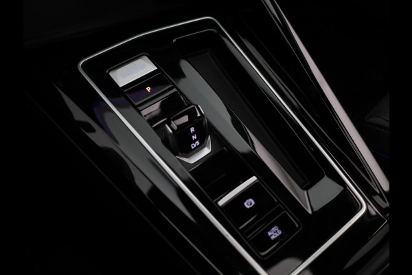 Volkswagen Golf 1.5 eTSI R-Line Edition 150 pk Automaat (DSG) | Verlengde garantie | Navigatie via App | Panoramadak | Parkeersensoren | Achteruitrijcamera | Stoelverwarming |