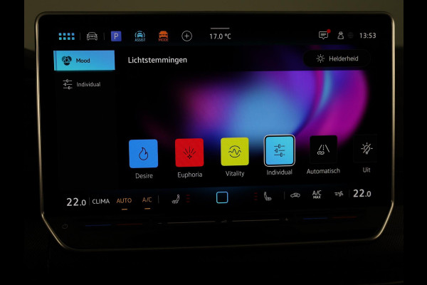 Volkswagen Golf 1.5 eTSI R-Line Edition 150 pk Automaat (DSG) | Verlengde garantie | Navigatie via App | Panoramadak | Parkeersensoren | Achteruitrijcamera | Stoelverwarming |